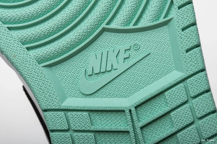 Emerald Jordan Low  1 553558-117 Toe 0202